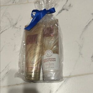 Bath & Body Works In The Stars Gold and White Body Wash Set